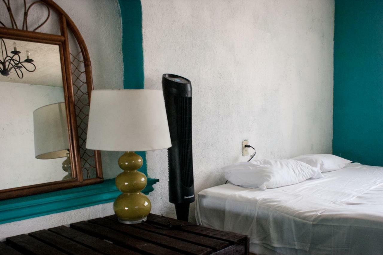 Hostal Enjoy Vallarta 19 Puerto Vallarta Buitenkant foto